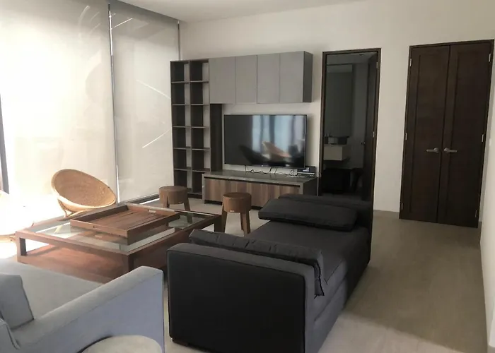 Luxurious Condo In The Marina