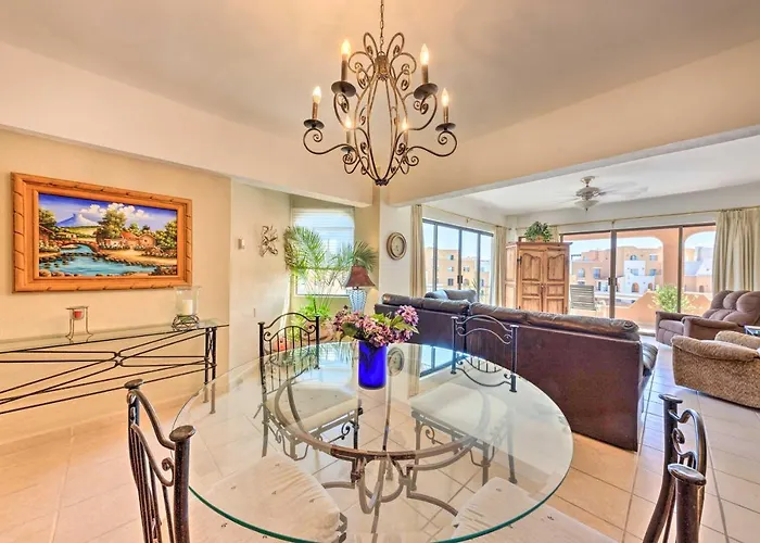 Condo In Plaza Nautica < 1 Mile To The Arch!
