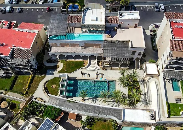 Gorgeous Two-Bedroom Cabo Condo I Casa Finisterra