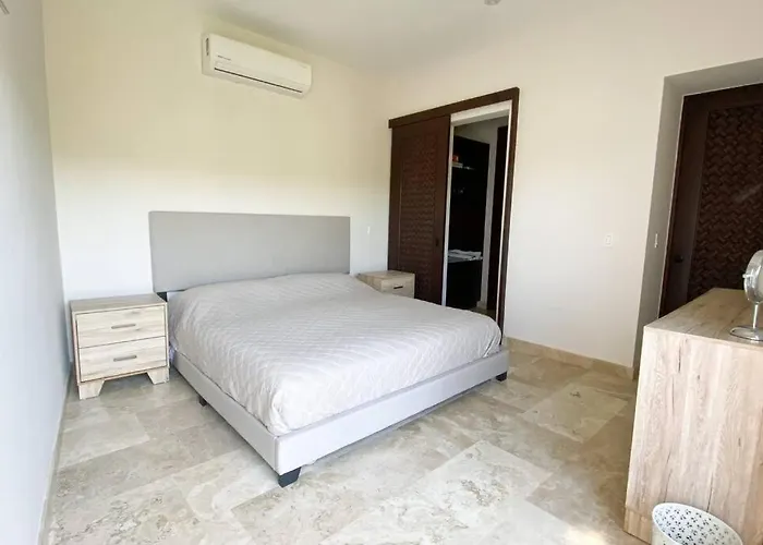 Casa Bv: Beautiful New House Short Walk From Beach