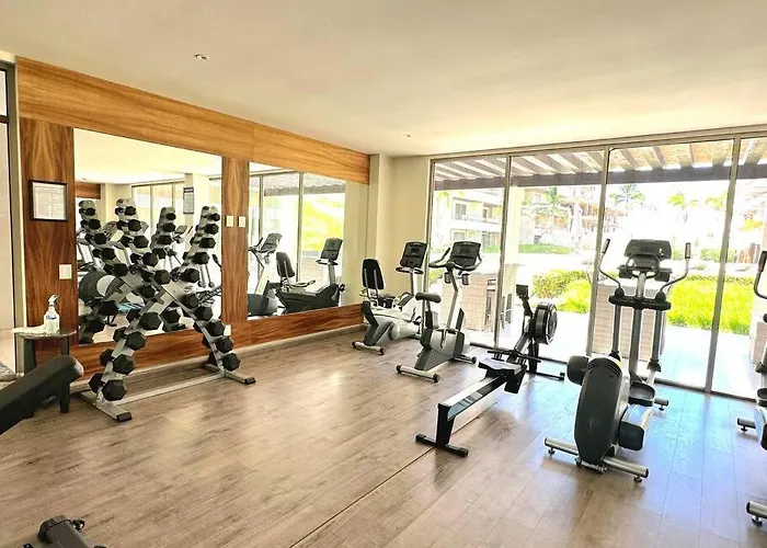 Charming 3 Bedroom Apt Minutes From The Beach