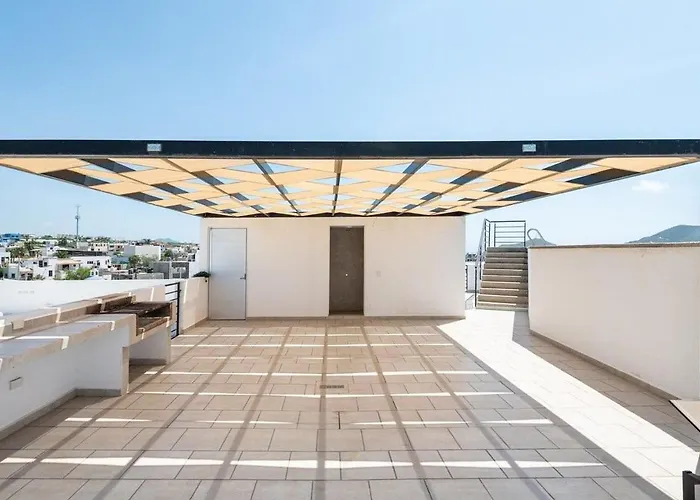 Primer Piso condo , 3 Recamaras+2.5 baños +alberca
