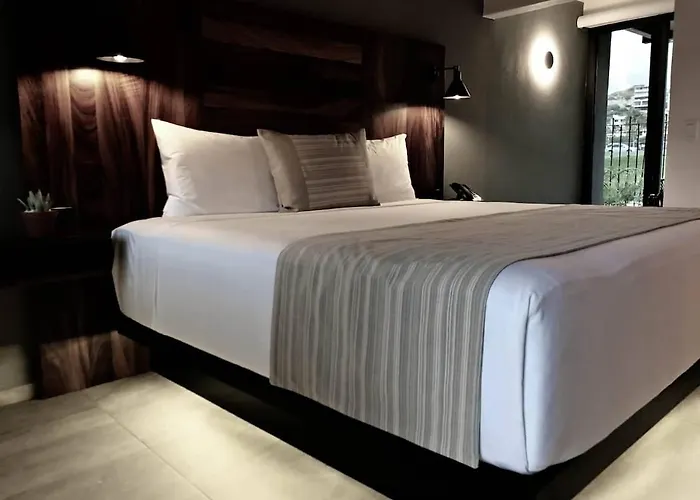 4 Charming Suite King Rooms In Luxurious Boutique Hotel