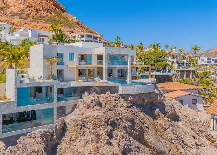 New Stunning Villa, Full Staff, Gym And Has Its Own Private Swimmable Beach