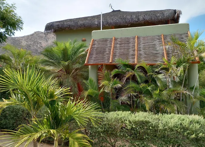 Casa Pajaros - Private 2-Story Home