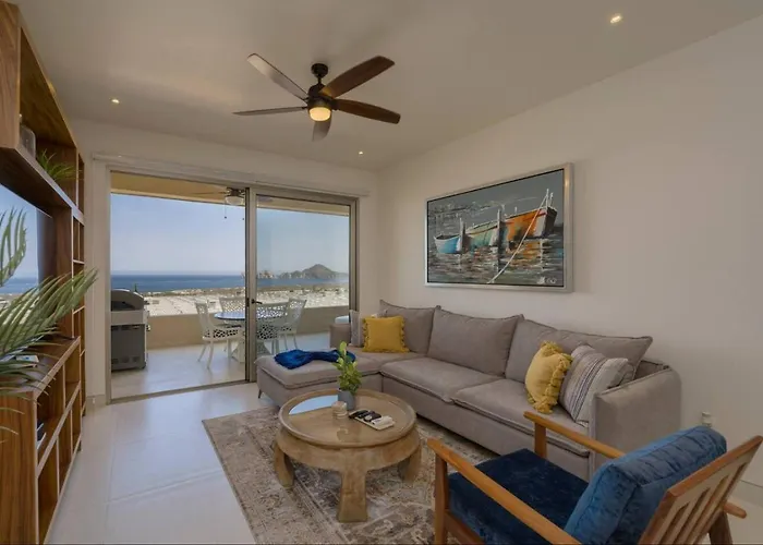 Arch Views, 2 Pools, Gym, Stylish, 2Bd, Sleeps 6