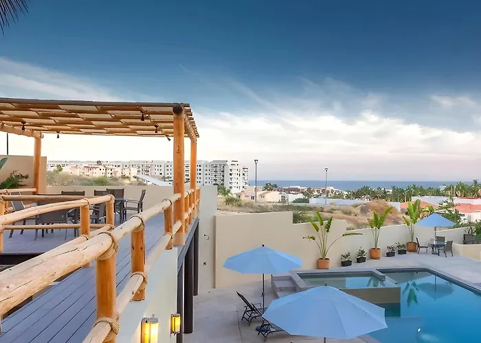 Spacious Pool Side Condo - Sjd
