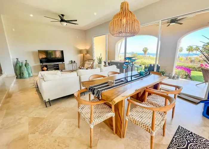 Spacious Living, Overlooks Golfcourse & Ocean