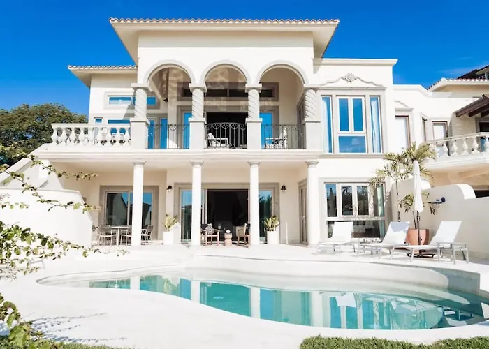 Luxury Villa Retreat, Pool