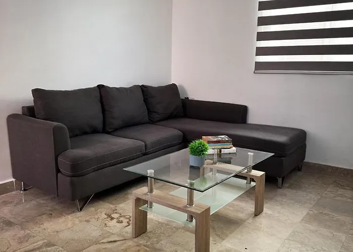 Modern 2Br -3Ba Home With Pool And Parking