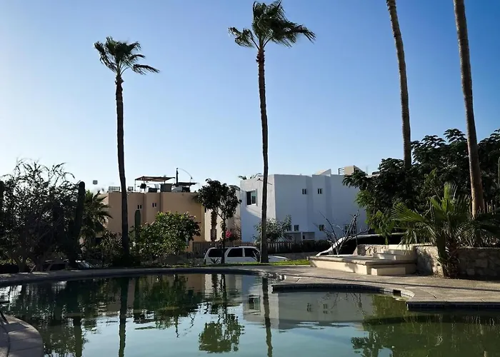 Modern 2Br -3Ba Home With Pool And Parking