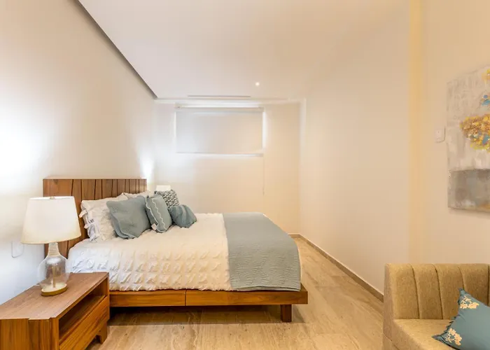 Luxury 2 Bedroom Condo - Oceanview Pool - Gym