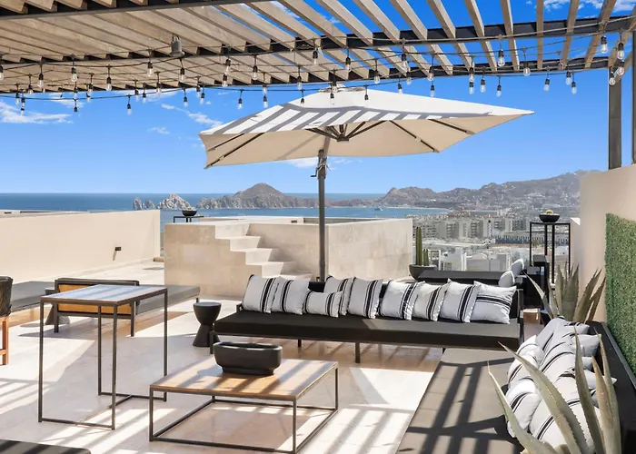 Mistiq Penthouse Private Rooftop Deck & Pool