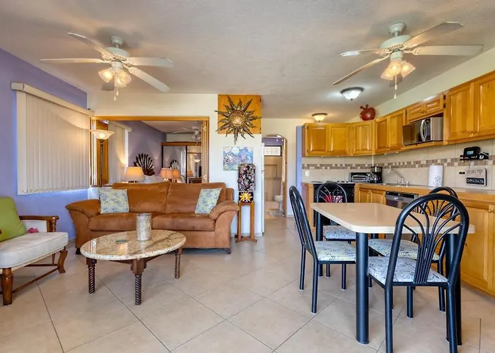 Charming Golf-View Condo With Pool, Hot Tub, Terrace & Wifi