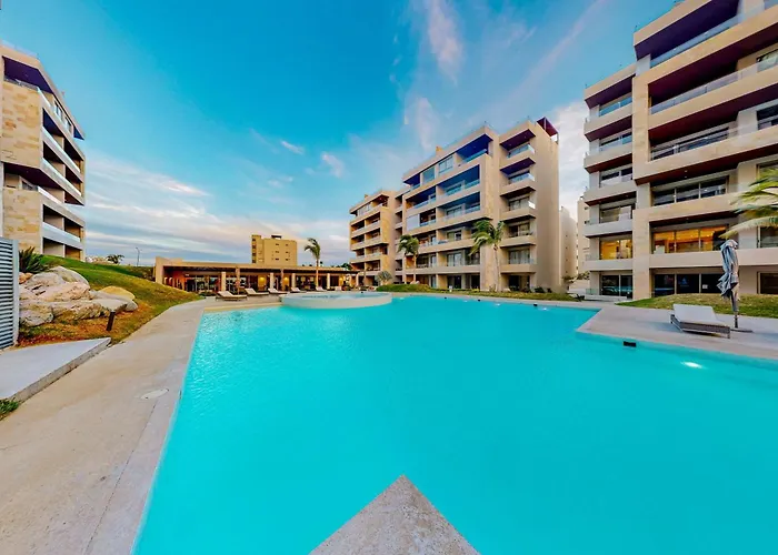 Stunning 3 Bedroom - Pool - Awesome Amenities