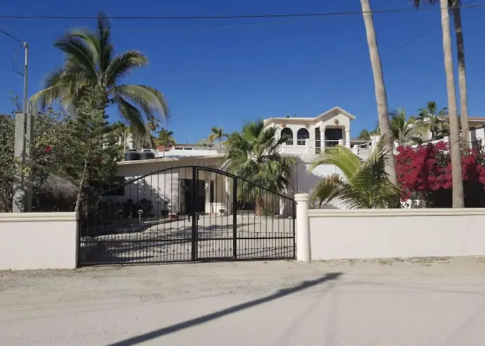 Cozy Home One Off The Beach
