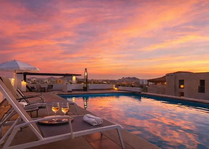 Luxury Penthouse Rooftop Pool Walk To Beach