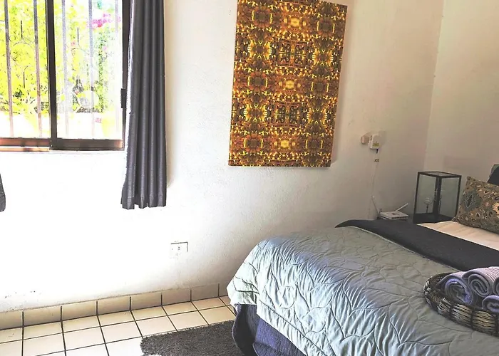 Walk To Beach - Pool Access - Walk To Restaurants