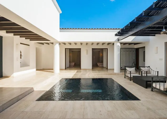 Casa Yvonne Modern Amenities Near Exclusive Golf Course Sleeps 16